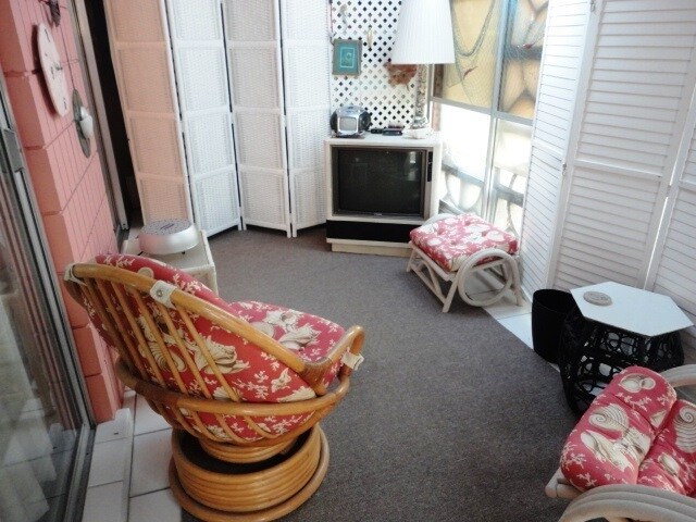 Building Photo - 1BR + Den with Murphy Bed/2BA Single level villa on the Beach!