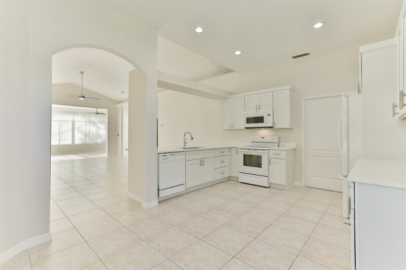 Building Photo - 1161 Siesta Key Cir