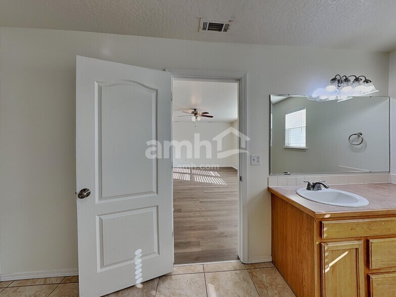 Building Photo - 9451 W Portola Dr