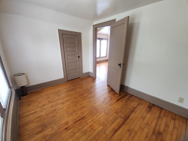 Building Photo - 1300 W Prospect Ave