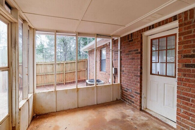 Building Photo - 110 Upland Ct