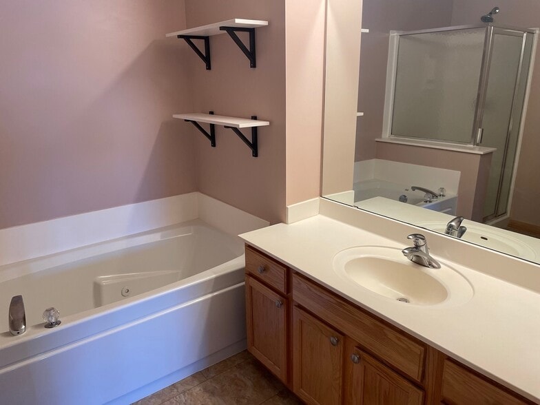 Building Photo - 13925 52nd Ave N