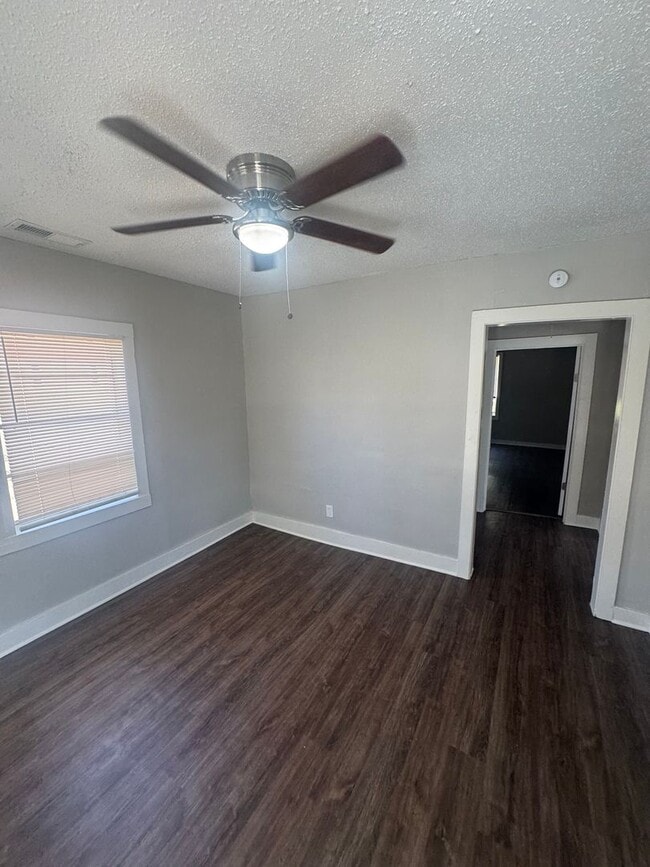 Building Photo - 1558 Tayner St
