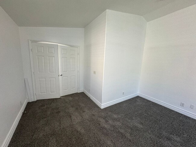 Building Photo - STUNNING 2 STORY HOME IN A GUARD GATED COM...