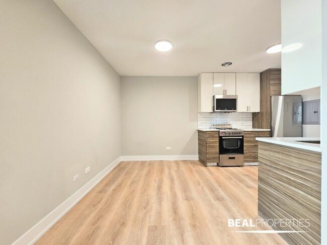 Building Photo - 1 bedroom in CHICAGO IL 60657