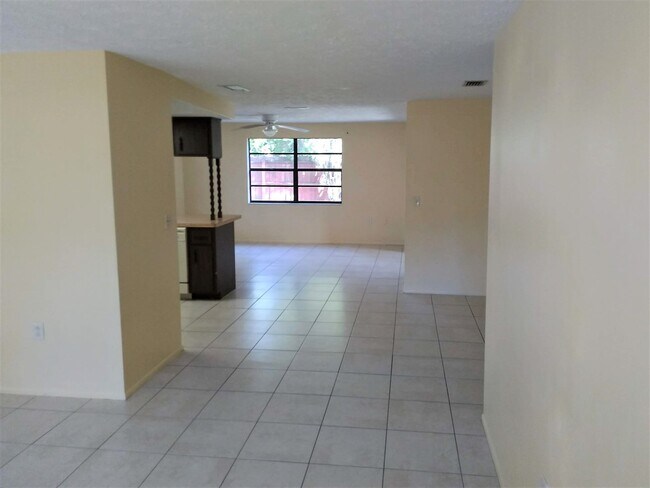 Building Photo - Corner Lot Home in New Port Richey