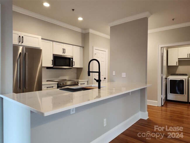 Building Photo - 1129 Park West Dr