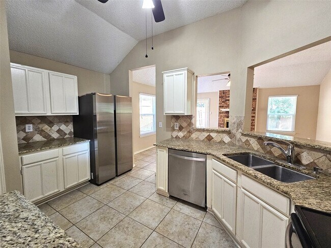 Building Photo - 2705 Francisco Dr