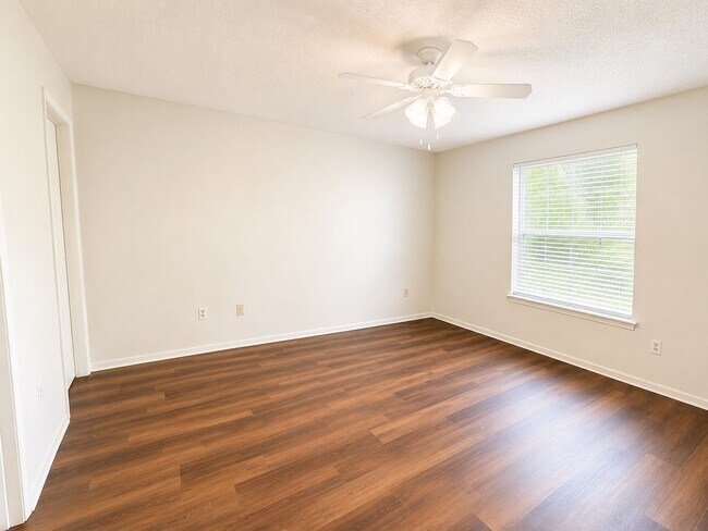 Building Photo - 2/2 In Hunter's Reserve - Water included in rent!