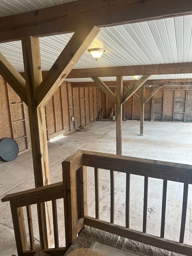 Building Photo - Nice 4 bedroom, 2 bath home with beautiful...