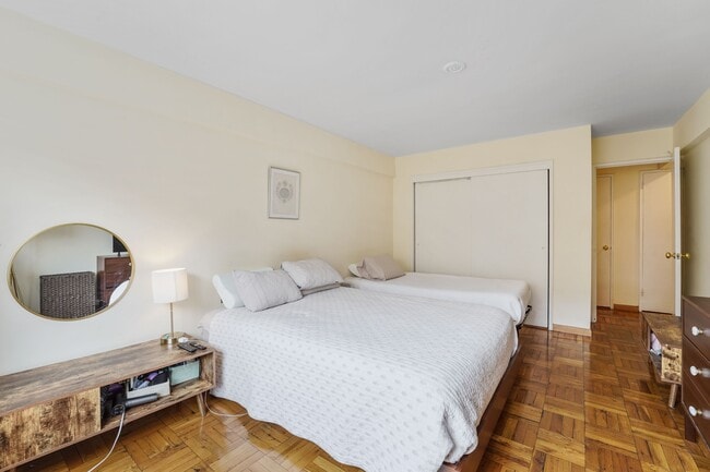 Building Photo - 420 E 64th St