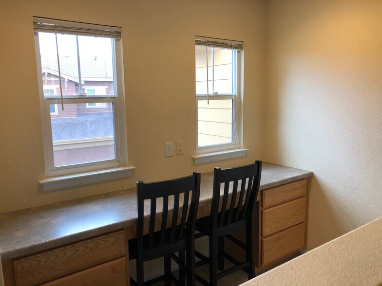 Office Nook - 10441 Truckee St