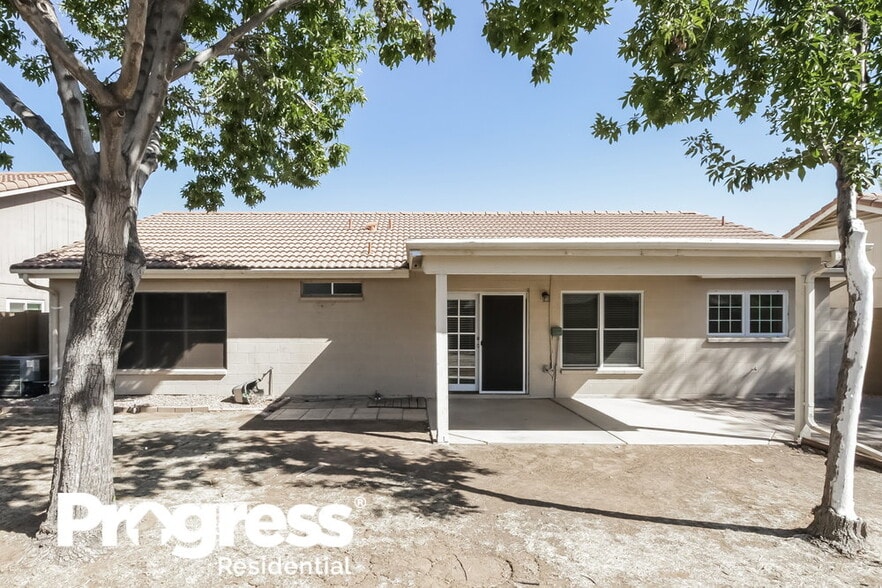 Building Photo - 814 N Sailors Way