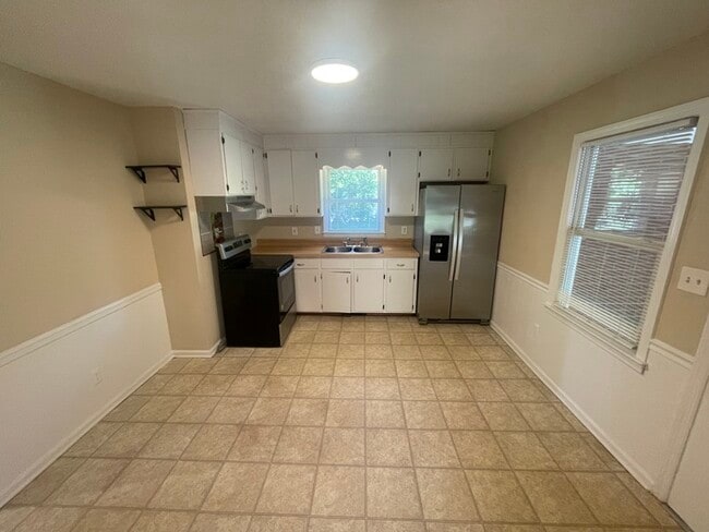 Building Photo - 705 Harris Rd