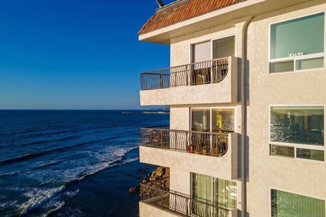 Building Photo - LUXURY OCEAN FRONT 3 BEDROOM