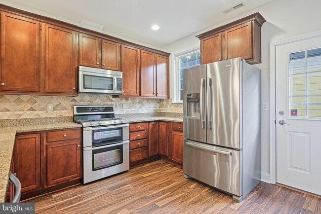 Building Photo - 5926 Talbot Dr