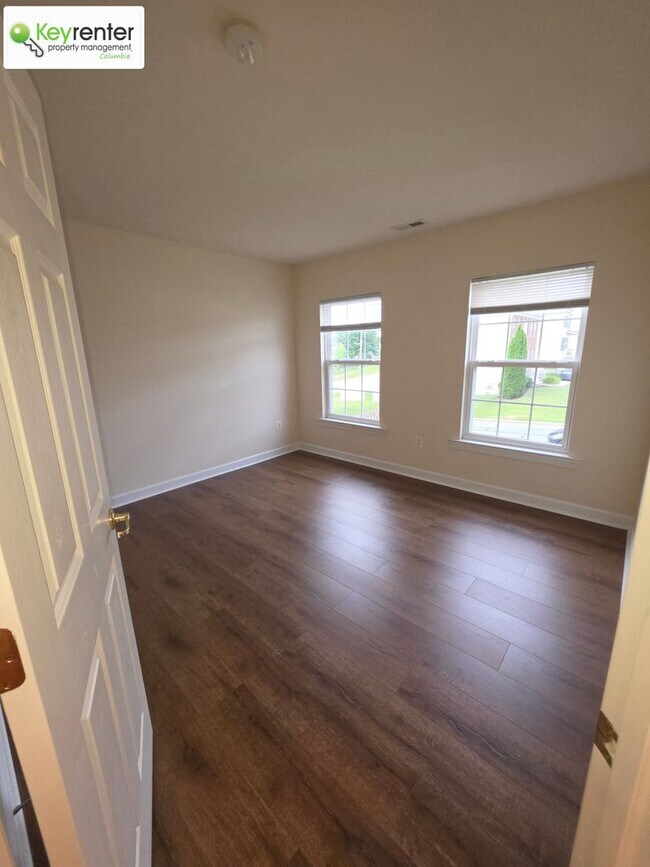 Building Photo - Beautiful 4-Bedroom Home in New Market – Hardwood Floors, Modern Kitchen, 2-Car Garage & Yard Car...