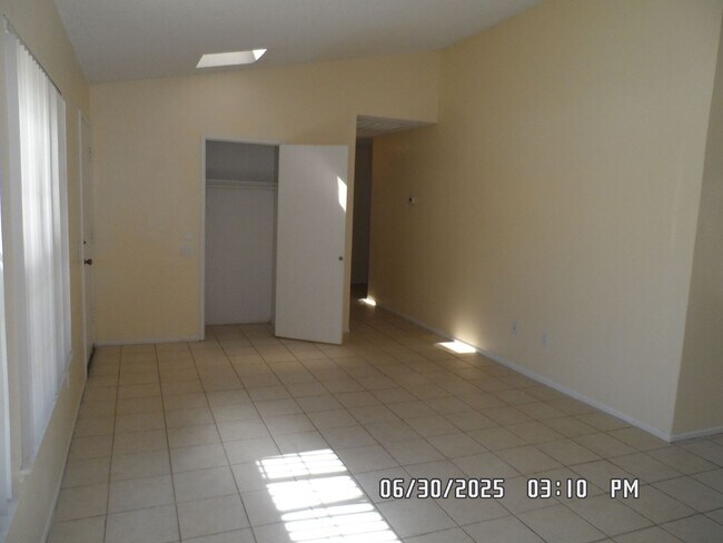 Building Photo - 3 Bedrooms, 2 Bathrooms, 3 Car Garage, Fir...