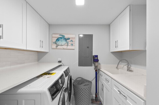 Building Photo - 4000 S Ocean Blvd