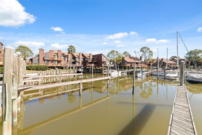 Building Photo - 717 Davis Rd