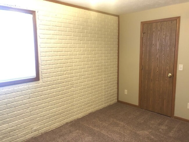 basement bedroom - 224 Crossing Dr