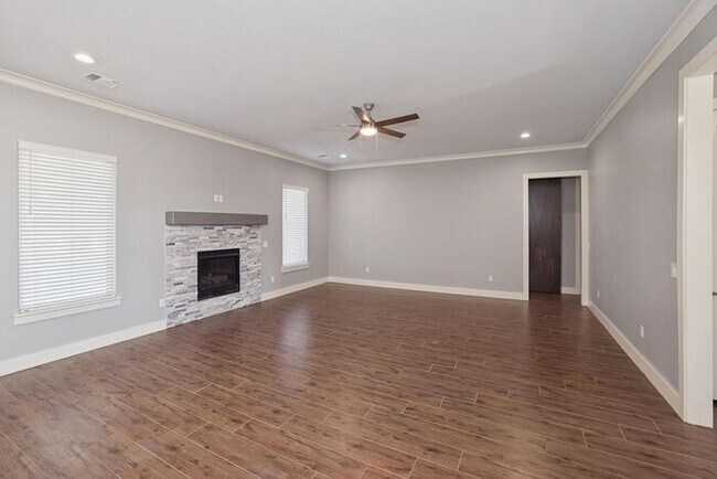 Building Photo - 9240 Highland Springs Dr