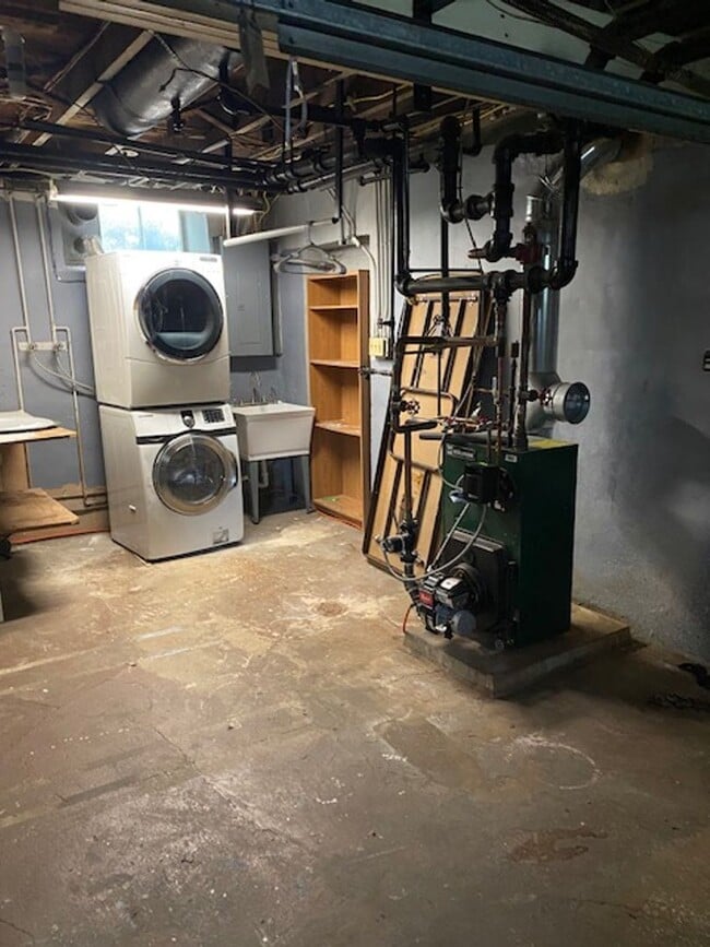 Building Photo - Welcome to 209 Amherst! Charming single-family home located in Wilson School district