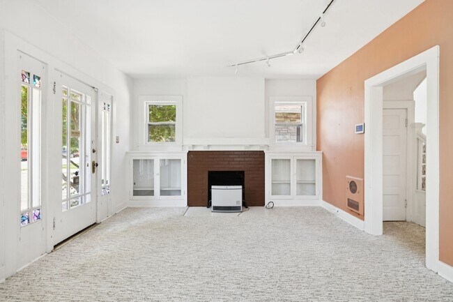 Building Photo - 1604 17th Ave S