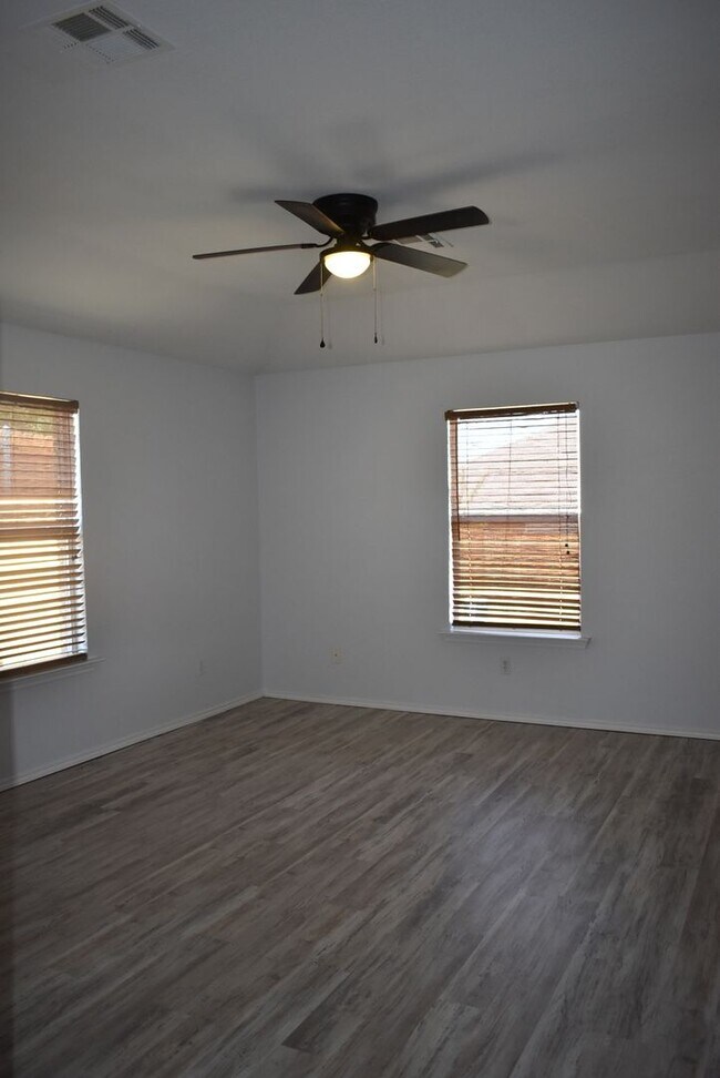 Building Photo - TWO LIVING ROOMS AND TWO DINING ROOMS! Sol...