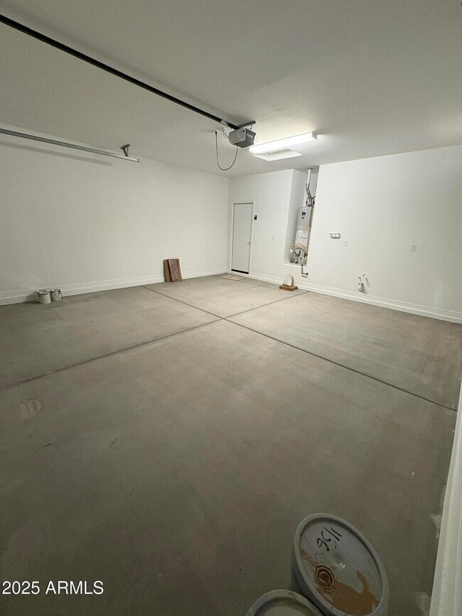 Building Photo - 16799 W Hope Dr
