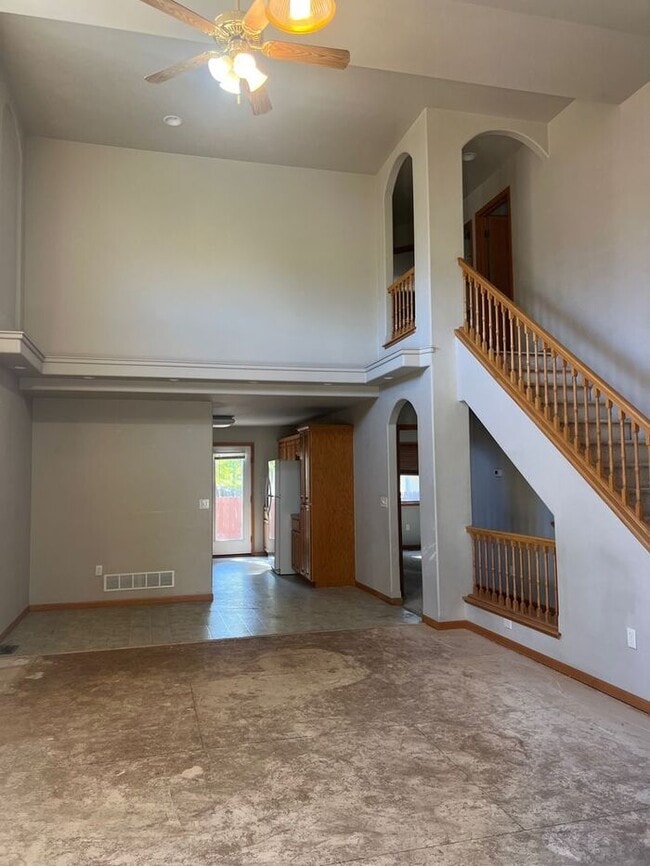 Building Photo - Large 3 bed 2.5 ba Duplex In West Loveland