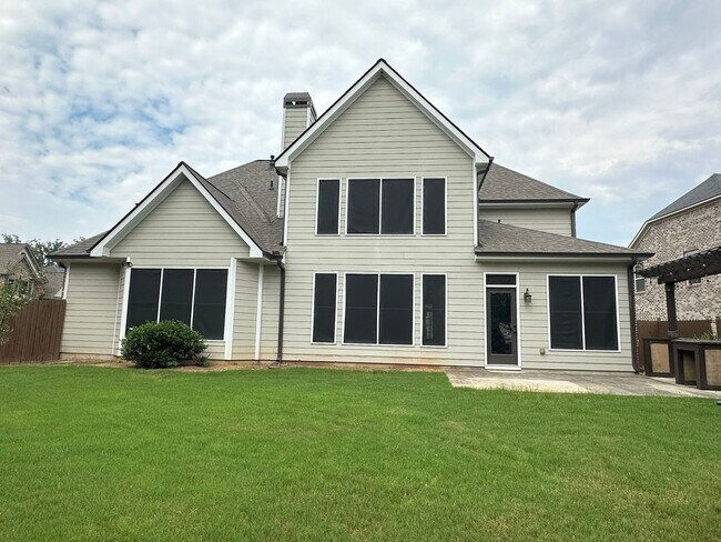 Building Photo - Brick Single Family Rental - 4 bedroom/4.5...