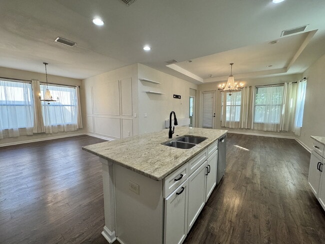 Building Photo - 3-Bed Home?Office room with Granite Touche...