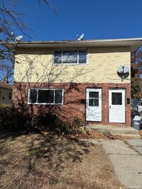 Building Photo - 191 Wellesley St