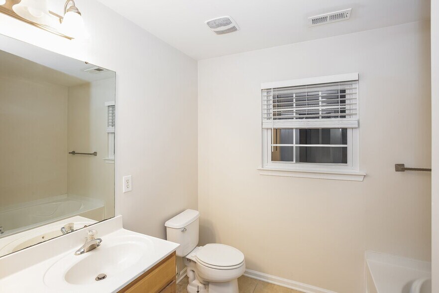 Building Photo - 3043 Clover Rd NW