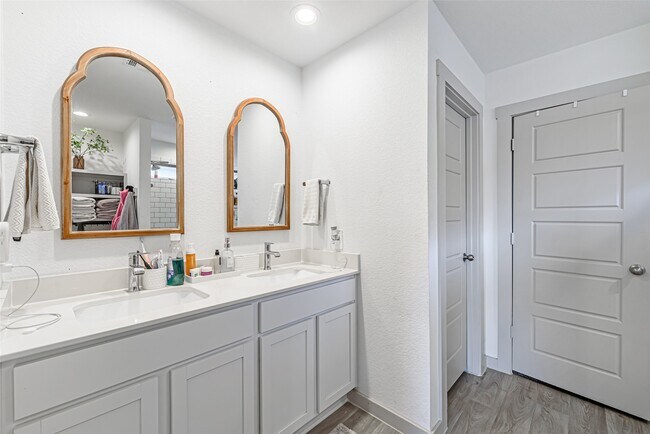 Building Photo - 246 Dusty Bridle Ln