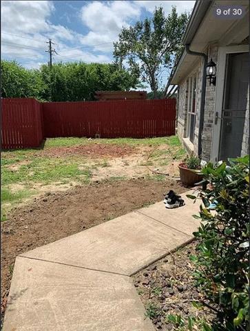 Building Photo - 2202 Brookview Dr