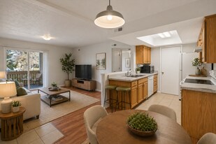 Building Photo - 1285 E Ridge Meadow Ln