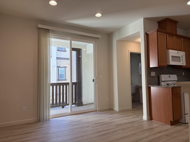 Building Photo - 1055 Chamomile Walkway