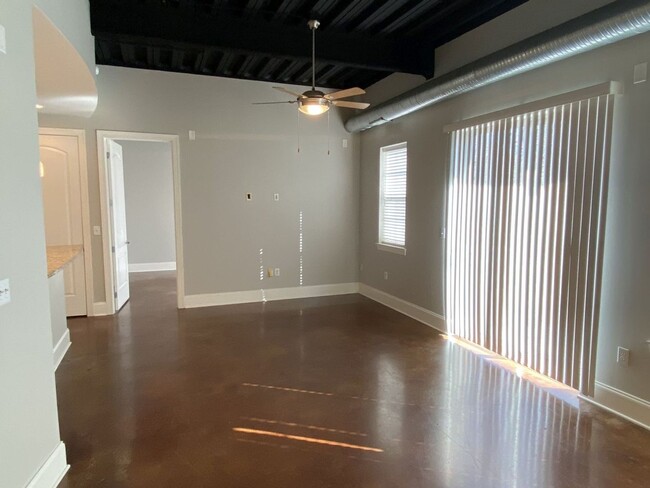 Building Photo - Great 2 Bed, 2 Bath Condo in NODA