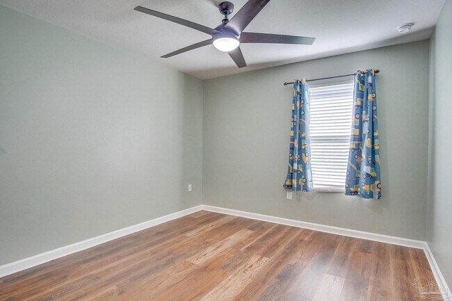 Building Photo - 4668 Red Oak Dr