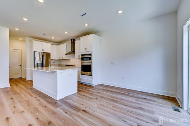 Building Photo - 13 Griffin Ln