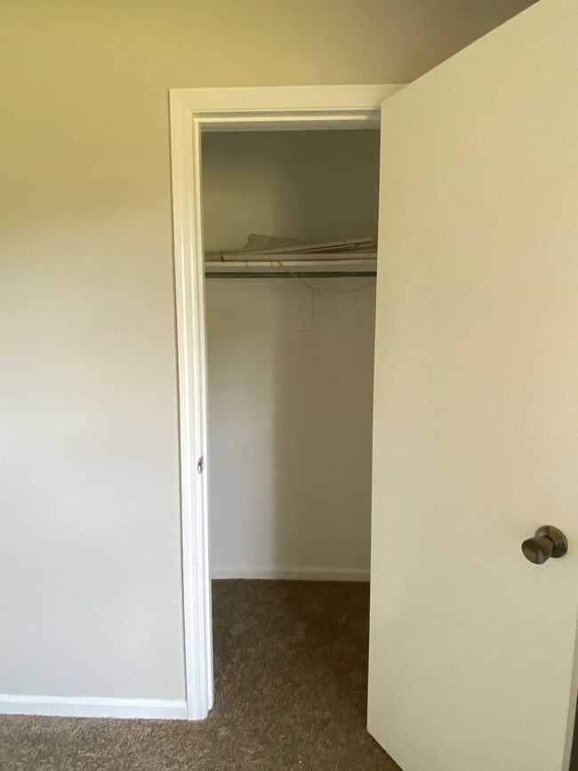 Building Photo - Pet Friendly Ridgewood Subdivision Gem: 3-...