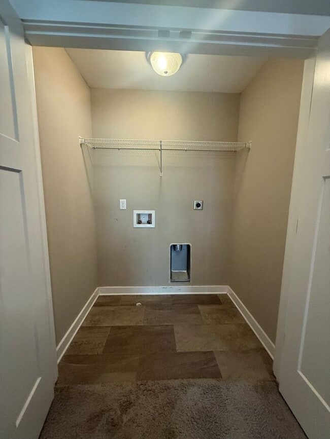 Building Photo - FOR RENT - Beautiful Modern Townhouse in Madison