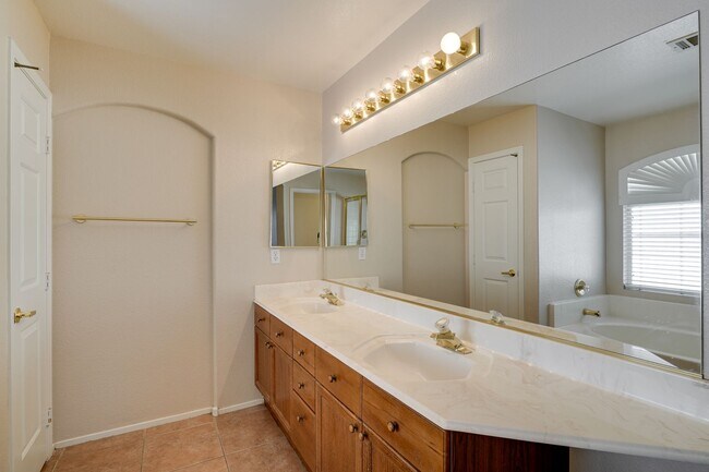 Building Photo - Beautiful 3-Bedroom Home In Summerlin!