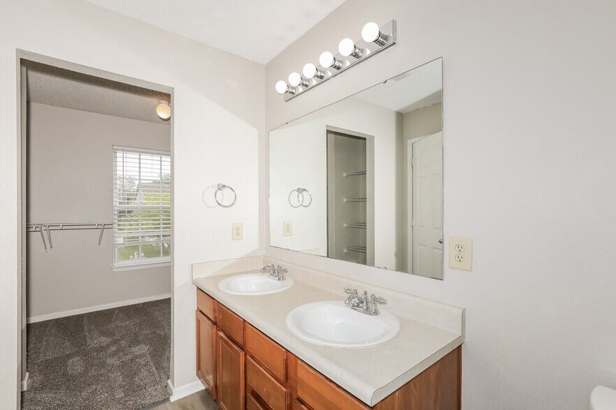 Building Photo - 15459 Border Dr