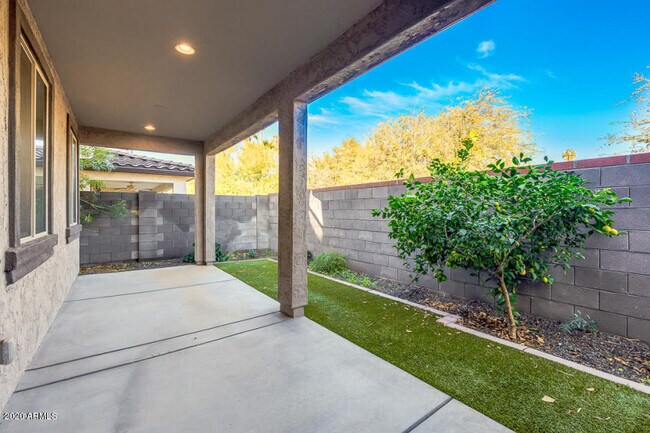 Building Photo - 4770 E Tierra Buena Ln