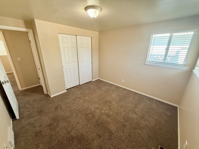 Building Photo - Charming, Updated Ranch-Style Home Near Lake Loveland