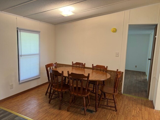 Building Photo - 3 BED, 2 BATH HOME ON PISGAH COVERED BRIDG...