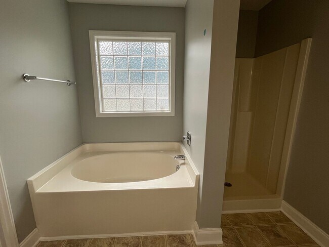 Building Photo - Charming 3 Bed, 2 Bath Plus Bonus Room in ...